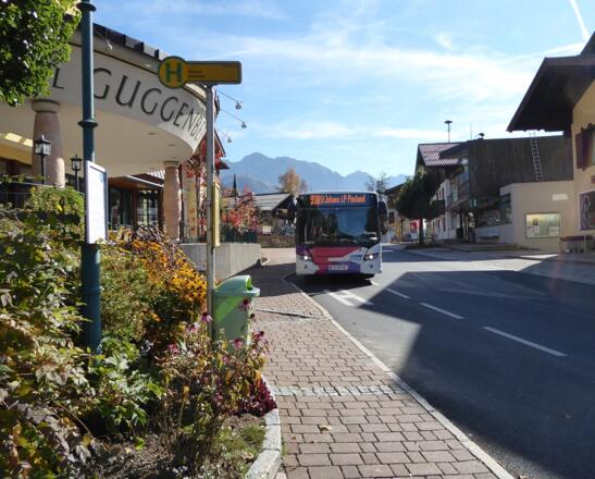 Die verlässlichen Busverbindungen sind die perfekte Grundlage für tälerübergreifende Wanderungen.