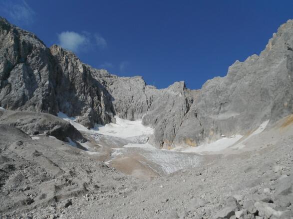 Das Zugspitzmassiv mit der Zugspitze (Mitte)