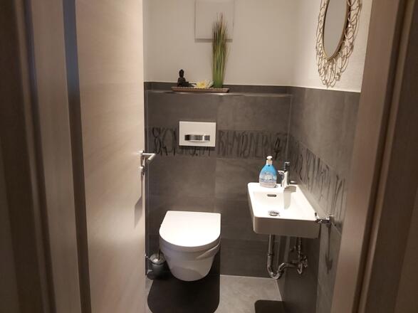 separates WC