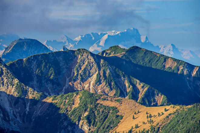 Die Zugspitze thront über Risserkogel, Benzingspitz und Jägerkamp.