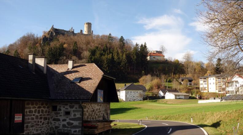 Kurze Abfahrt auf der Landesstraße ca. 800m