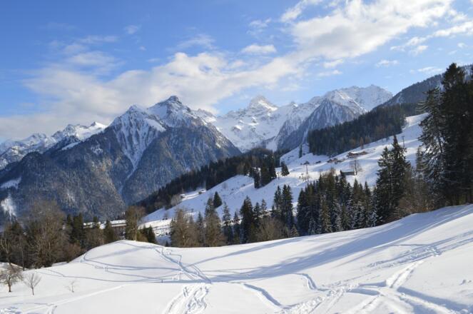Aussicht auf dem Rückweg Richtung Skigebiet und Zimba