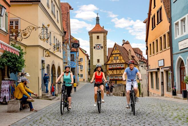 Radfahrer vor dem Plönlein