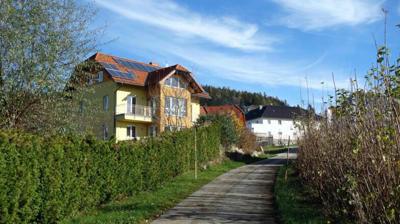 Erste Häuser von Waxenberg