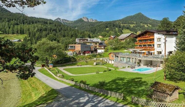 Burtschahof im Sommer