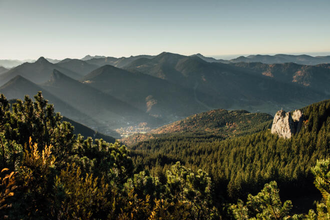 Blick zu den Daffensteinen und zum Dorf Kreuth