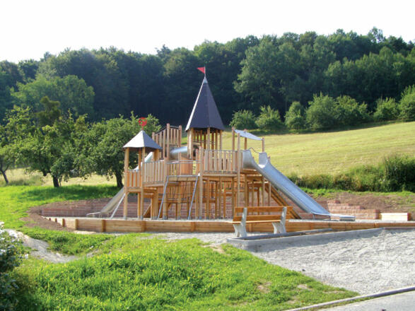 Kletterburg am Maria-Stern-Platz in Dammbach