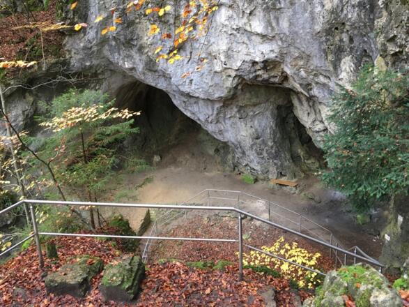Das Naturdenkmal Riesenburg mit seinen Höhlen
