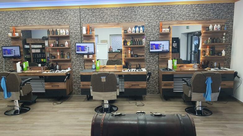 Herrenfriseur innen