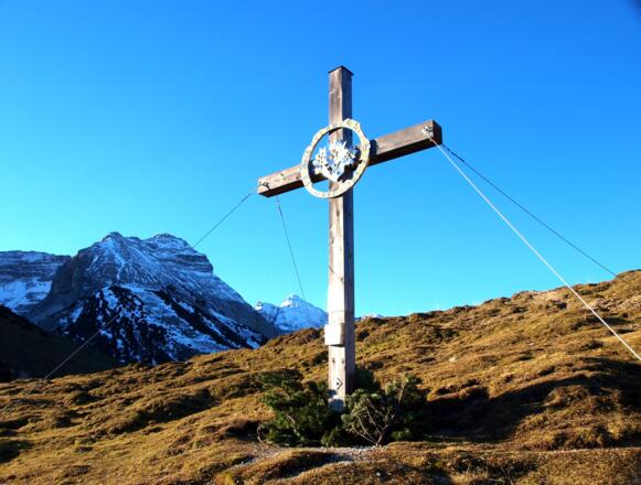 Kreuz 1665m, Nähe Plumssattel