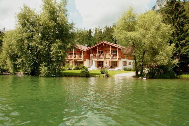Hausansicht vom See