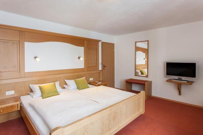 Schlafzimmer - Ferienwohnung Flieder