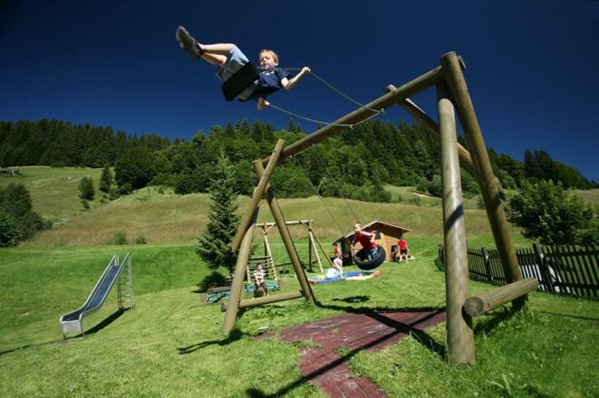 02c_AR_sommer_alpenrose_spielplatz