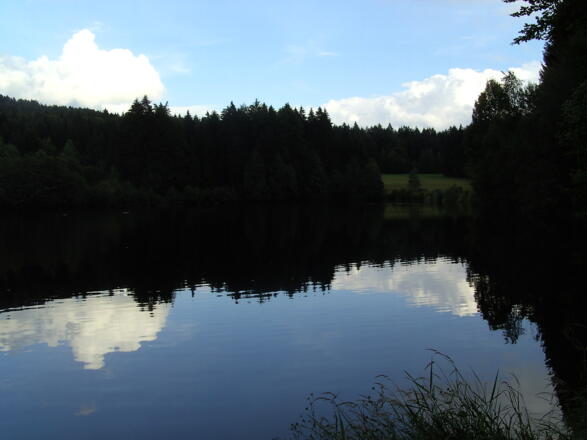 Je nach Wetter kann man am Stausee die verschiedensten Stimmungen genießen.