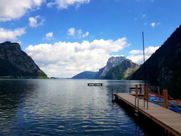 der Blick auf den Traunsee und Traunstein