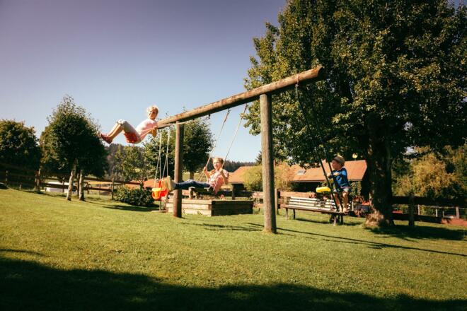 Unser Garten mit Sandkasten und Schaukel