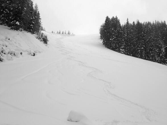 Überschneite Piste