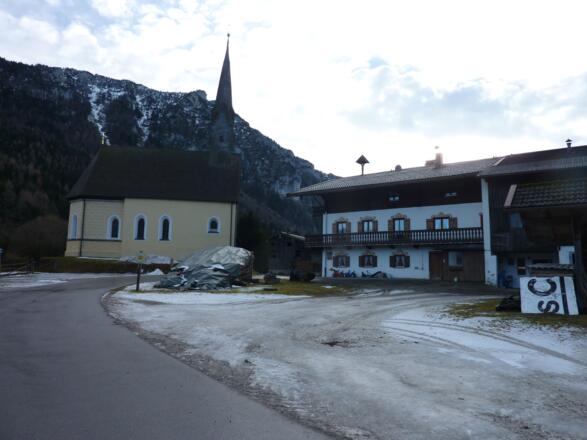 Ausgangspunkt - Parkplatz Einsiedl mit St. Nikolaus - Kirche