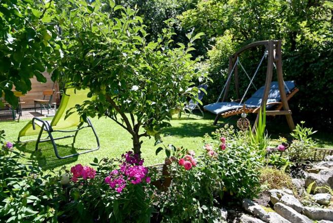 Hollywood-Liege im Garten