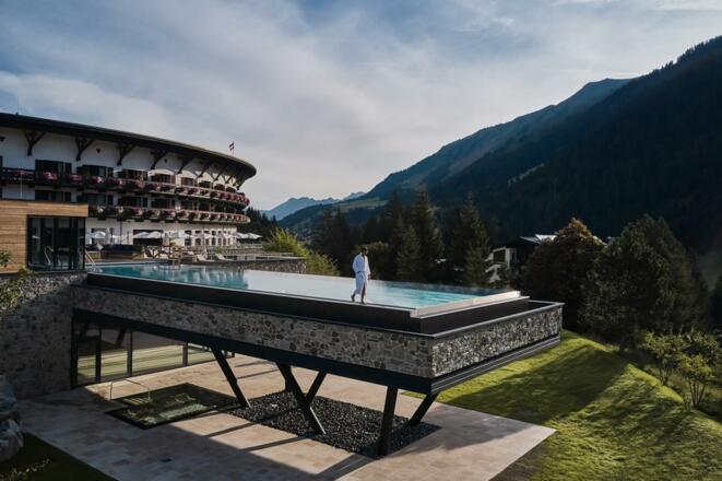Ifen Hotel mit Außenpool