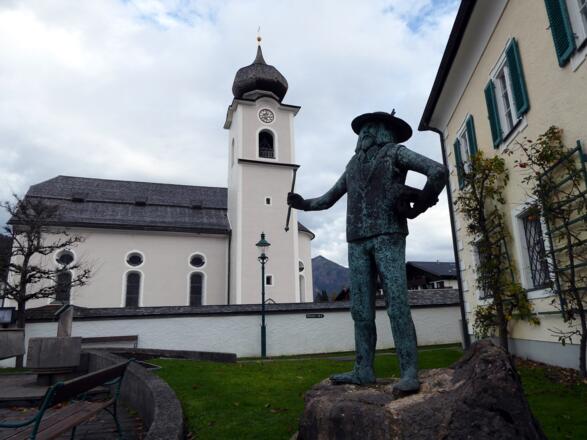Der berüchtigte Hanns IV Strobl, dem der Ort seinen Namen verdankt. Die Skulptur stammt von der Strobler Künstlerin Eva Maria Mazzucco.