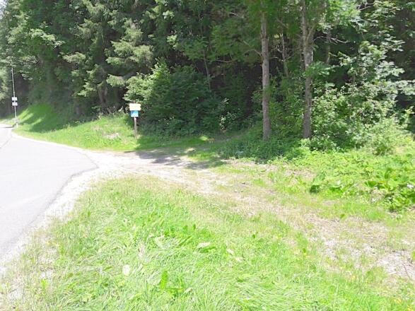 Parkbucht am Aufstiegbeginn