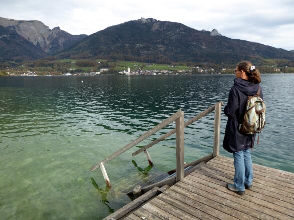 Nahe der Schiffsanlegestelle Gschwendt mit Blick nach St. Wolfgang.