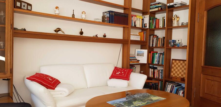 Ferienwohnung Haulle Kreuth am Tegernsee Wohnzimmer mit Leseecke