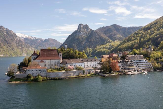 Küchenchef Lukas Nagl mit dem Bootshaus Team