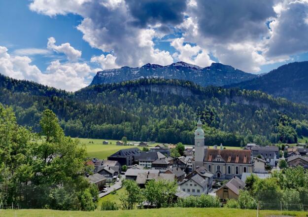 Dorfansicht Bezau mit Kanisfluh