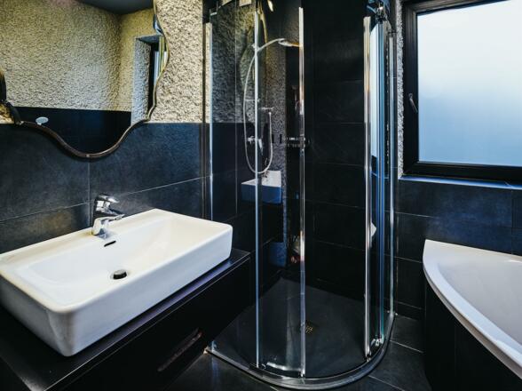 1 of 3 bathrooms - Top1