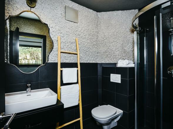 1 of 3 bathrooms - Top2