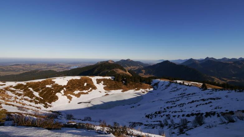 Blick auf den gefrorenen Hörnlesee
