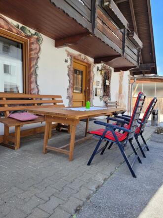 Eingang Draußen sitzen mit Blick auf die Berge