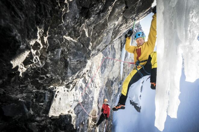 Die Schlüsselstelle mit dem Übergang vom Fels ins filigrane Eis, 3. Seillänge.