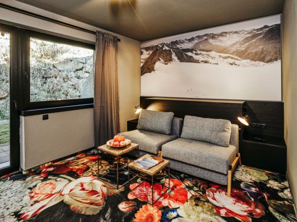 Lounge Top1
