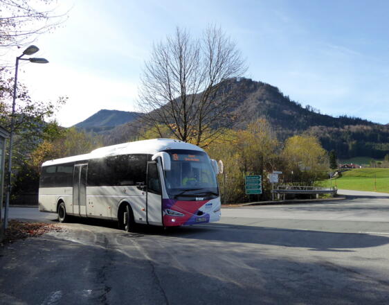 Und schon kommt der Bus 154 im verlässlichen Takt zur Haltestelle Ebenau Ortsmitte.