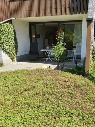 Terrasse vom Garten aus gesehen