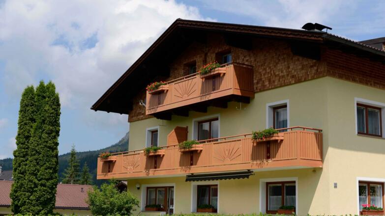 Aussenansicht im Sommer