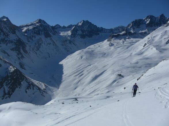in der Steilstufe rechts des Felsriegels