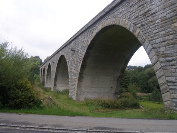Brücke der Bundesstraße über den Riedbach.