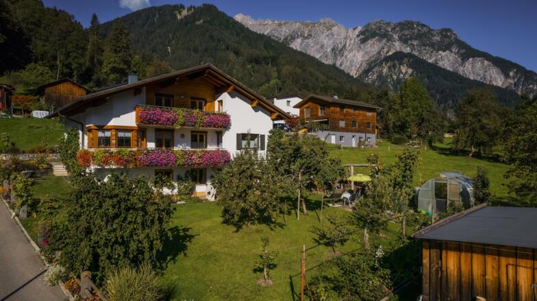 Gartenansicht mit Spielwiese