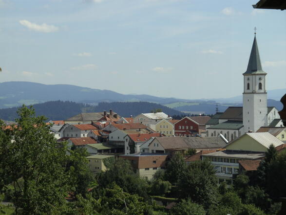 Die erhabene Lage des Luftkurortes Perlesreut macht ihn zu einem beliebten Urlaubsort.