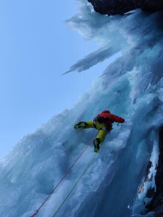 Im senkrechten Teil der 2. Seillänge