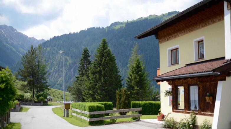 Aussenansicht im Sommer