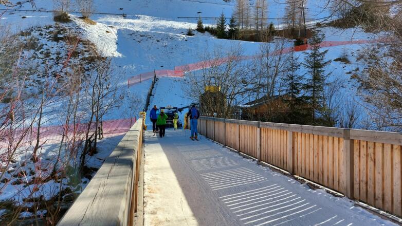 zuerst wird der Bach überquert