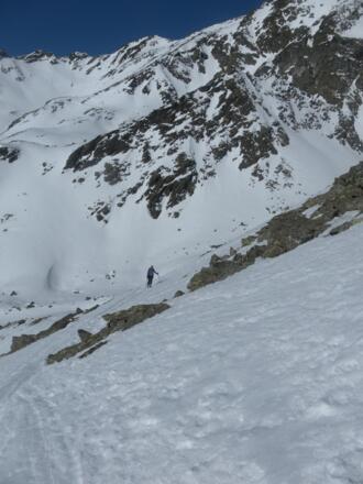 in der Steilstufe rechts des Felsriegels