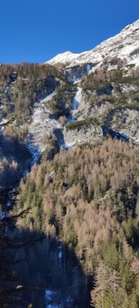 Blick von der Tauernstraße auf die andere Talseite zum Zedlacher Eisfall