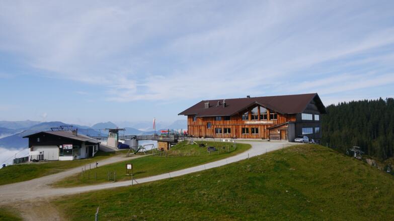 Der Alpengasthof Rigi liegt direkt an der Bergstation der Kasbichlbahn.