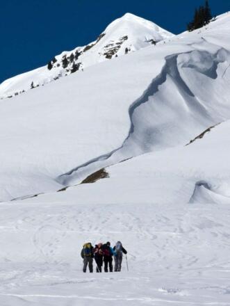 Herrliches Skigelände und bizarre Ausblicke erwarten den Tourengeher am Gröbner Hals.